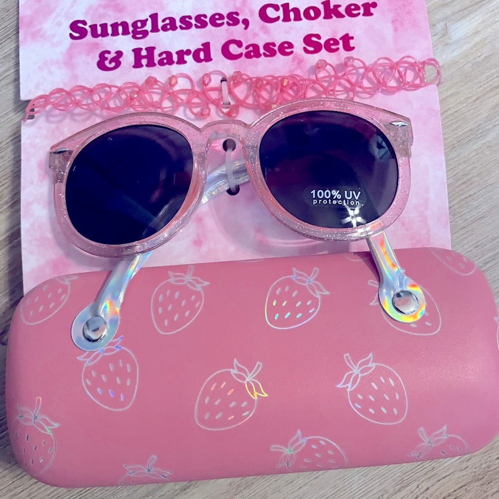 Girls Strawberry sunglasses & accessories set